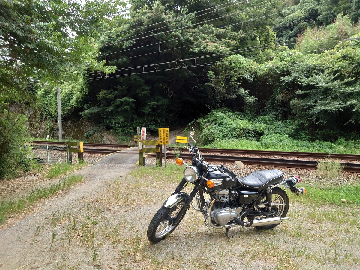 densoocafe's tweet photo. 遮断機なしの踏切
気ぃ〜つけて渡らんと https://t.co/3g7wY9im3O