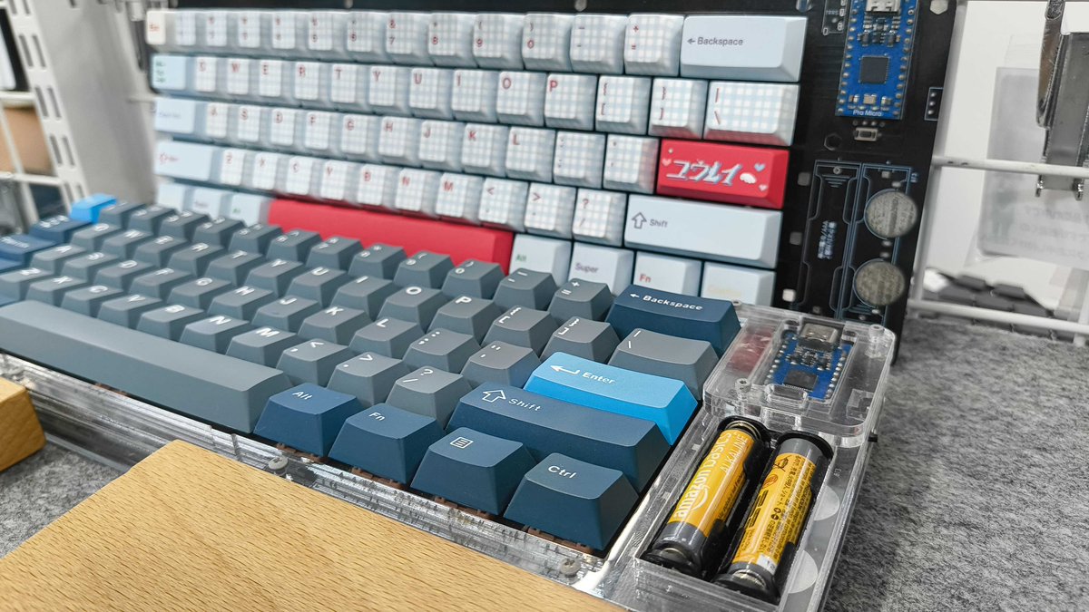 yushakobo_shop's tweet photo. 夏休みに自作キーボード始めてみませんか？

遊舎工房でははんだ付けができる多種多様なキーボードを発売中！
店舗で購入したあと工作室をレンタルすることでそのまま組み立て作業が可能に！
電子工作を始めてみたい人におすすめです！

皆様のご来店お待ちしております☺️ https://t.co/vghRjzUjlz