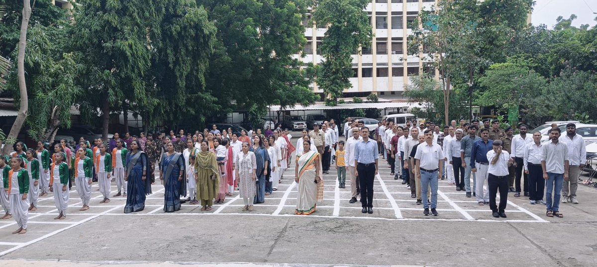 dp_amdavad's tweet photo. આજ રોજ અમદાવાદ જિલ્લા પંચાયત ખાતે માન. પ્રમુખશ્રીના વરદહસ્તે ભારતના ૮૦મા સ્વાતંત્ર્ય પર્વની ગૌરવપૂર્ણ અને હર્ષોલ્લાસભેર ઉજવણી કરવામાં આવી. પ્રસંગે રાષ્ટ્રધ્વજ ફરકાવી રાષ્ટ્રગાન સાથે શહીદો તથા સ્વાતંત્ર્ય સેનાનીઓના અમૂલ્ય યોગદાનને શ્રદ્ધાપૂર્વક સ્મરણ કરવામાં આવ્યું. કાર્યક્રમ દરમિયાન દેશની એકતા, અખંડિતતા અને લોકશાહી મૂલ્યો પ્રત્યેની પ્રતિબદ્ધતાનો સંકલ્પ વ્યક્ત કરવામાં આવ્યો.
#IndiaIndependenceDay
@CMOGuj @InfoGujarat @infoahdgog