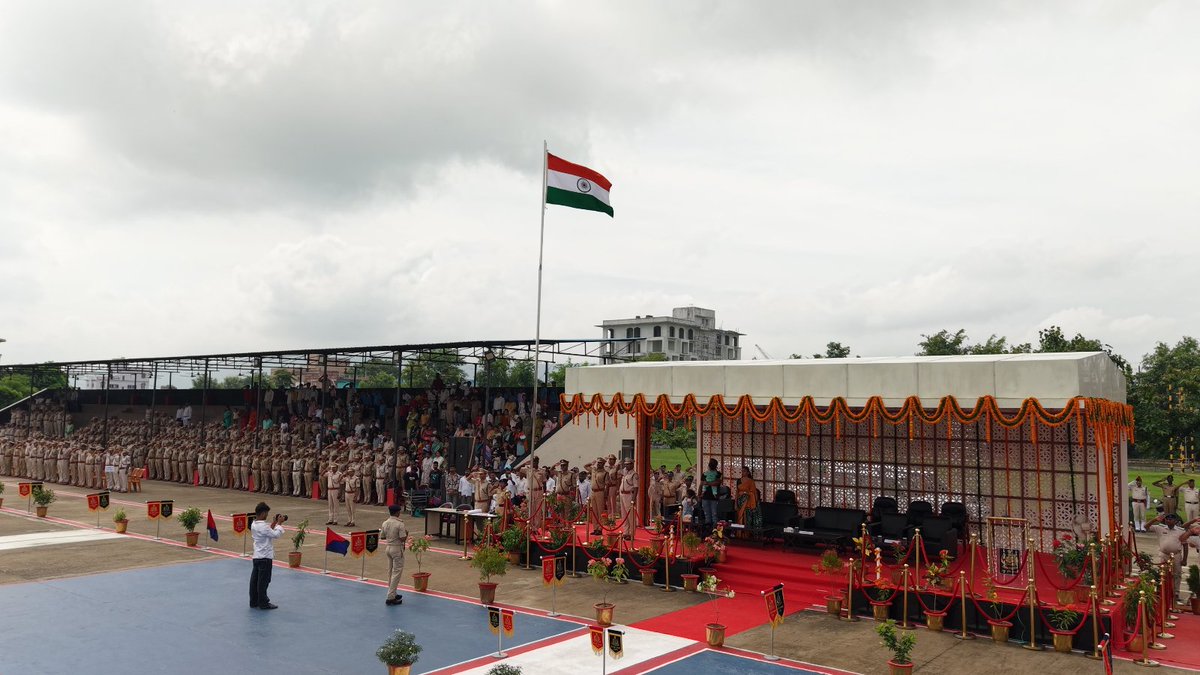 BrPoliceAcademy's tweet photo. दिनांक 15 अगस्त 2026 को स्वतंत्रता दिवस के अवसर पर बिहार पुलिस अकादमी, राजगीर में उप निदेशक-सह-पुलिस उप महानिरीक्षक द्वारा ध्वजारोहण किया गया। इस अवसर पर अकादमी के पदाधिकारी एवं कर्मियों की गरिमामयी उपस्थिति में स्वतंत्रता दिवस समारोह हर्षोल्लास के साथ मनाया गया। https://t.co/9OC7YERTy7