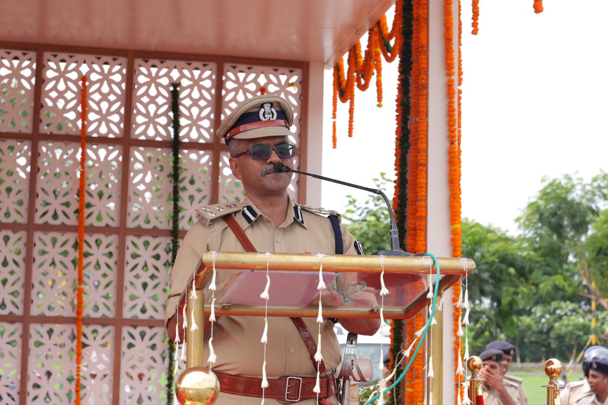 BrPoliceAcademy's tweet photo. दिनांक 15 अगस्त 2026 को स्वतंत्रता दिवस के अवसर पर बिहार पुलिस अकादमी, राजगीर में उप निदेशक-सह-पुलिस उप महानिरीक्षक द्वारा ध्वजारोहण किया गया। इस अवसर पर अकादमी के पदाधिकारी एवं कर्मियों की गरिमामयी उपस्थिति में स्वतंत्रता दिवस समारोह हर्षोल्लास के साथ मनाया गया। https://t.co/9OC7YERTy7
