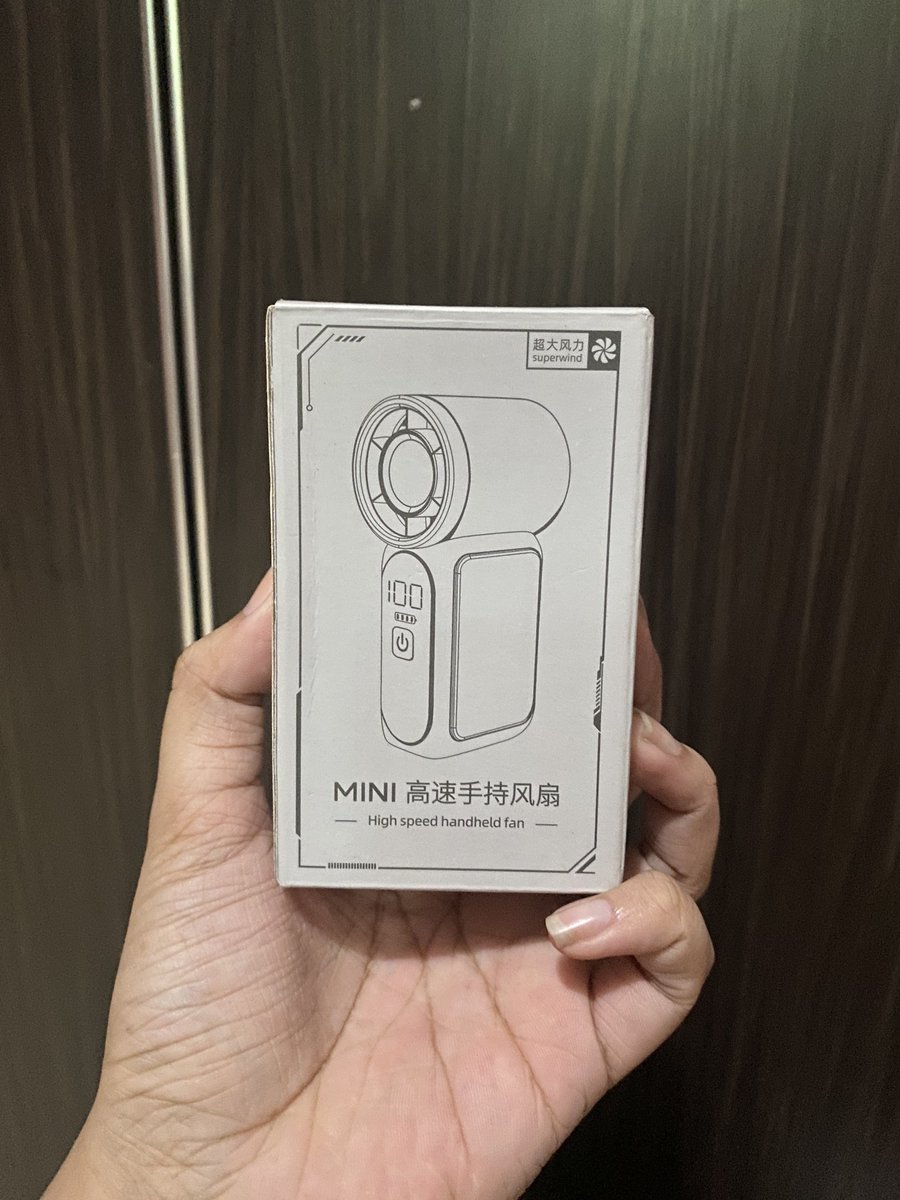 yoshirocloud's tweet photo. Ada mau ga?

Masih sealed niatnya dibawa pas tgl 9 tapi lupa dan keburu beli mini hand fan lainnya hahaha

Yang mau replay aja aku pick random yaww
Oh iya ini warna hitam yaw https://t.co/qg2p22qqrY