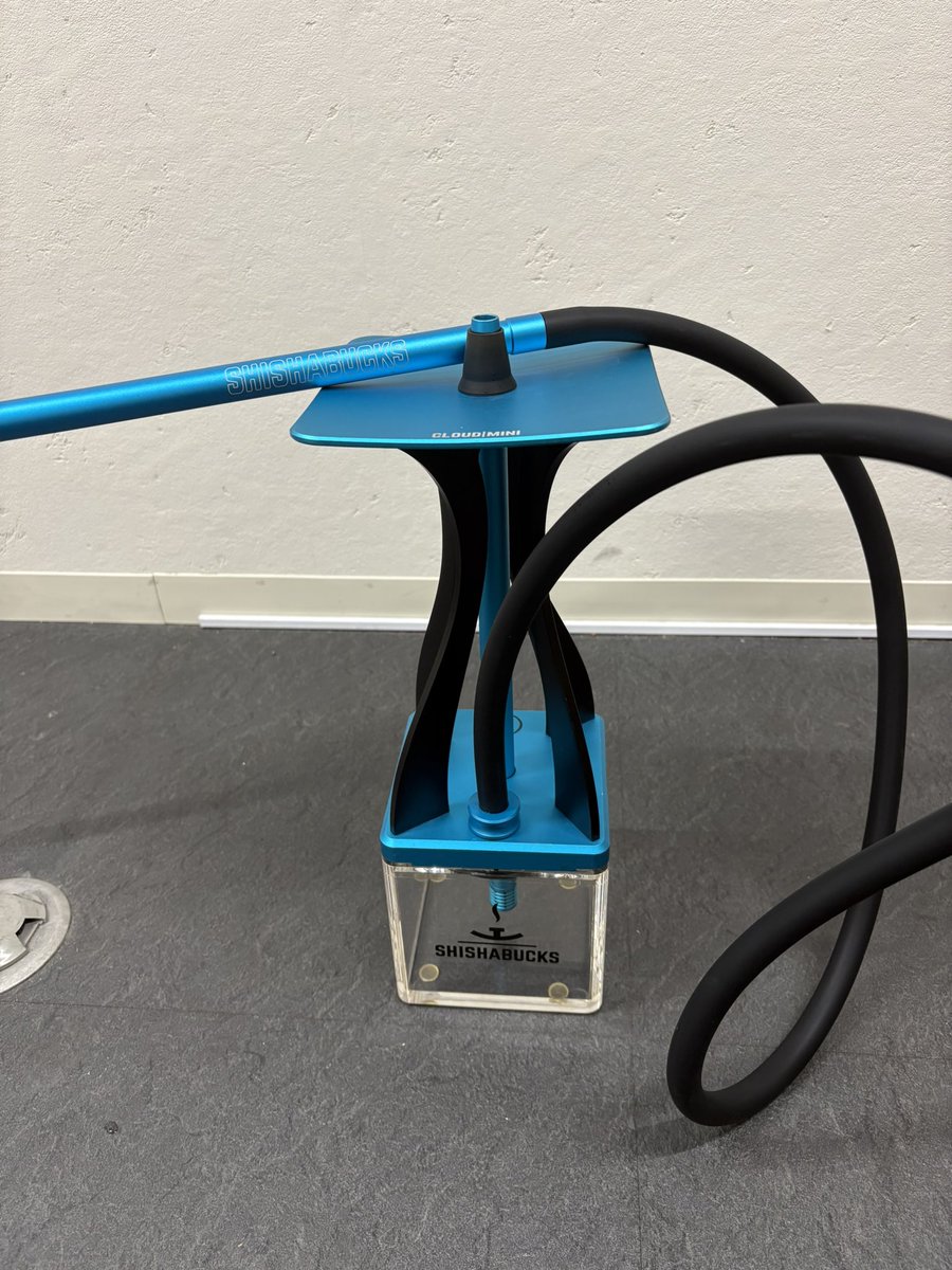 SHISHAREUSE's tweet photo. 【販売中｜SR-002】

SHISHABUCKS Cloud Mini Second Edition
Blue

¥22,000｜状態 B

ブルーのカラーリングが特徴的なSecond Edition。

中古品のため、状態は掲載写真をご確認ください。

#シーシャ #中古シーシャ #SHISHABUCKS https://t.co/wtKnS39Sp1
