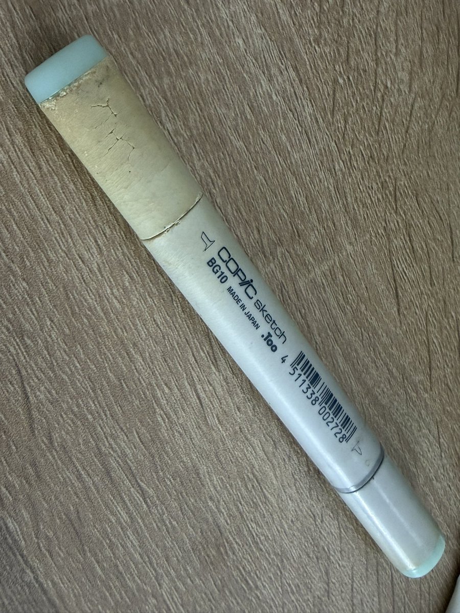 mookke315's tweet photo. メンテナンス中。

購入から25年オーバーの最古参コピック。
全然普通に使えるけどさすがにそろそろ買い替えかなぁ……。 https://t.co/h3kPcAF3uz