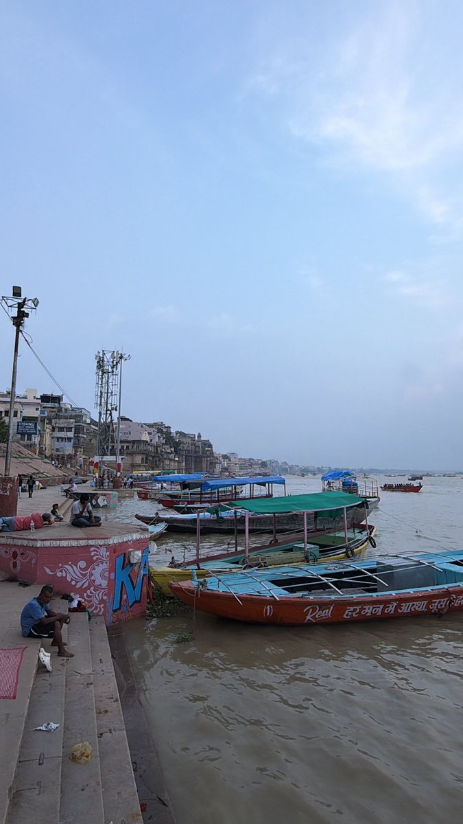 HrxLeo17's tweet photo. T-29 days and I just concluded my trip to Varanasi. 
Took 5 kms of walking and a lot of stairs to walk from Assi Ghat to Dashashwamedh Ghat but it was an amazing experience to explore the gallis of Varanasi I have only heard of. Saw at least 50 temples and shivlingis. https://t.co/2G6br8aNMW