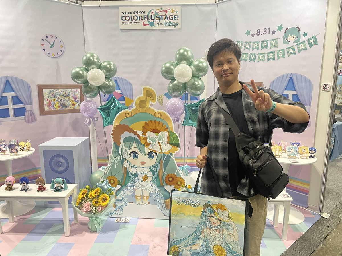 rok_duckman's tweet photo. なんと！
マジカルミライに来ています。
一人じゃないです。 https://t.co/IsB0BvFmIh