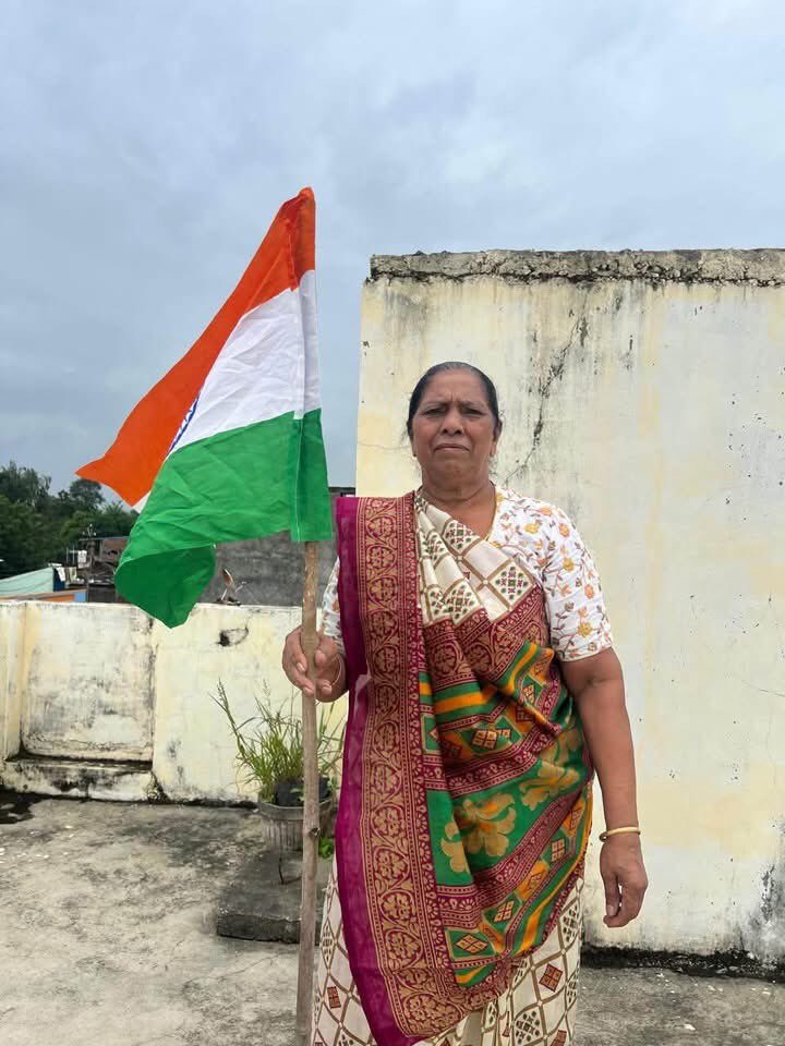 sumanbenbjp's tweet photo. કેસરીયો શૌર્ય દાખવે, સફેદ શાંતિ પ્રકાશે,
હરિઓ રંગ હરિયાળી, તિરંગો પ્રભુતા ભાશે !!

મારા નિવાસસ્થાન

#HarGharTiranga https://t.co/fulLKKcBew