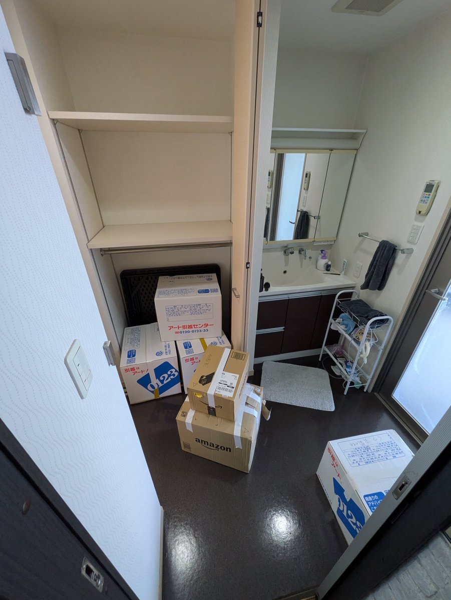 yoshi_m_man's tweet photo. 引っ越しました

ダンボール30箱くらい詰め詰めして発狂しそうになった https://t.co/TGvPYKYXRe