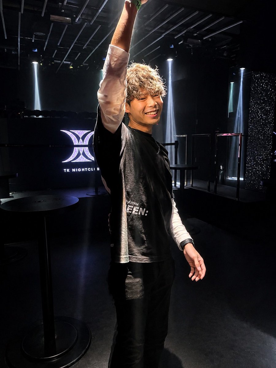 RqoEl's tweet photo. 久々この前クラブ行ってきた楽しかったー https://t.co/AEOJFhRsRw