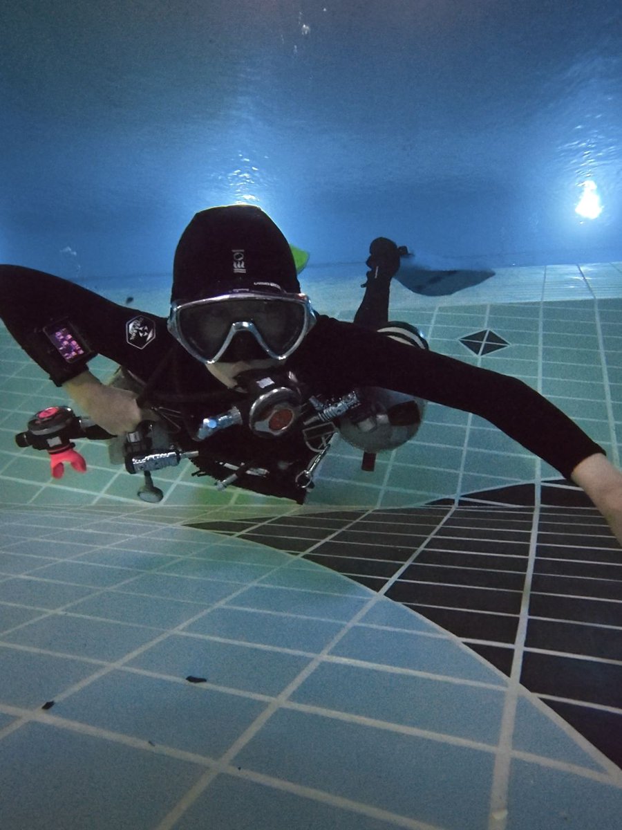 IvyT_rail's tweet photo. Indoor diving. https://t.co/sE1EFsKEoi