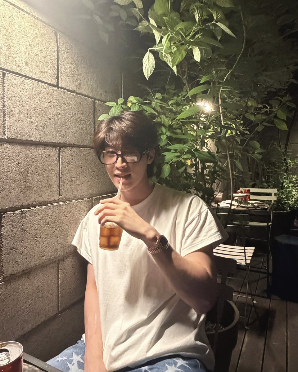 bluepongtiwat_'s tweet photo. 🤓🥤 https://t.co/l2d0qopSTj