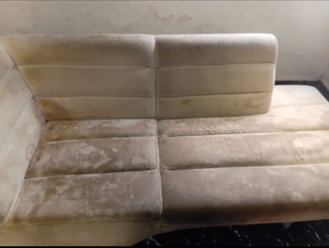 Carlson_service's tweet photo. Book me for all your sofa cleaning, let's bring your sofa back to life.

Before.                                           After https://t.co/Kd3K7dThqw