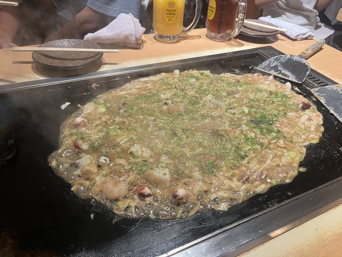 yoasobi_86's tweet photo. 東京旅行　①日目
浅草へ✨
初めて来たがお店たくさん&amp;もんじゃおいしかった😋♫

#浅草　#雷門 https://t.co/S5lBQLE6LW