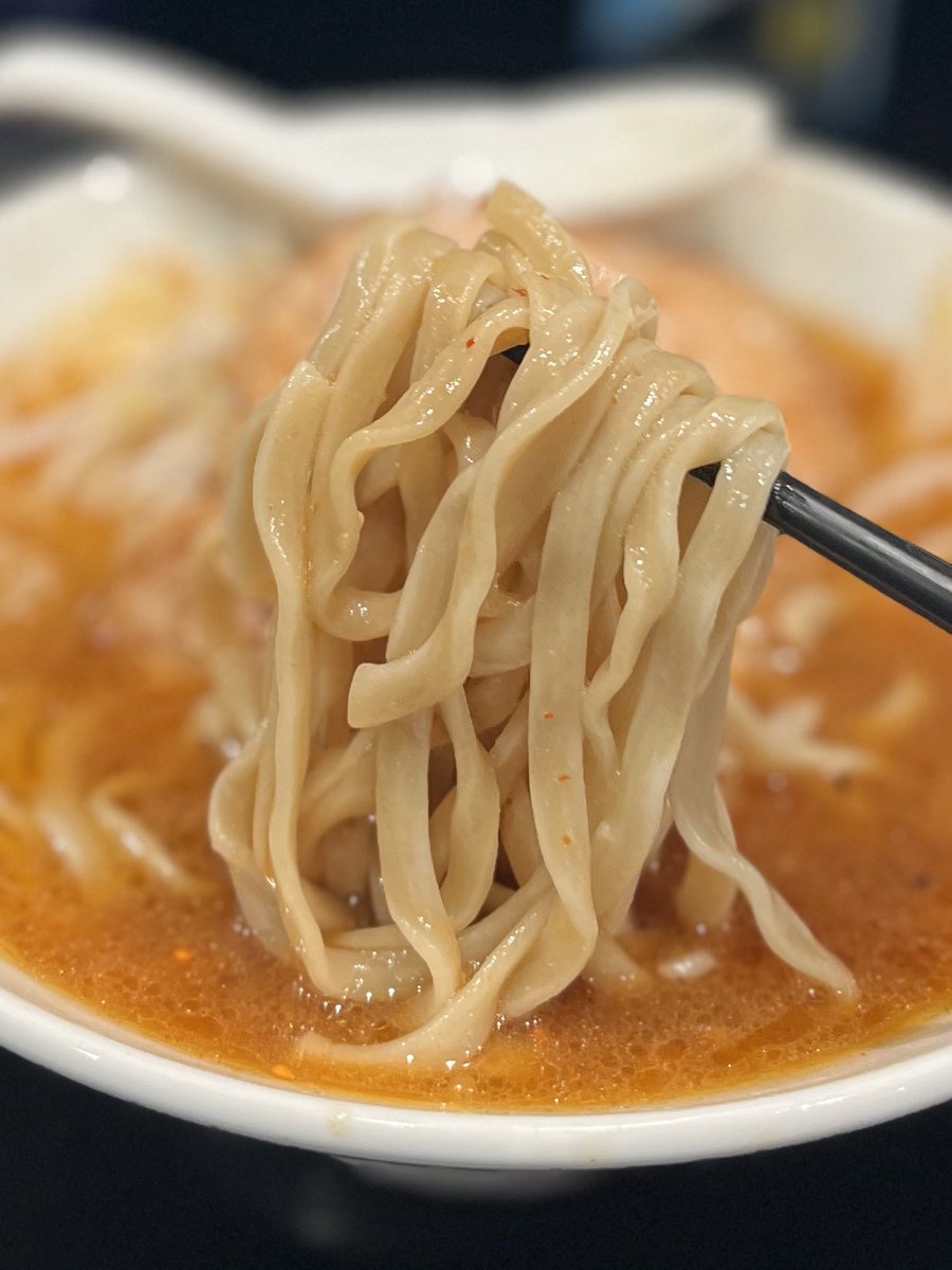 chakudon's tweet photo. 豚星。〜乳化〜@旗の台
つけ麺+ニンニク少し。ド乳化最終日。長蛇の列との情報もド乳化つけ汁を味わうため決行。11:30頃着で並び20名程。1時間で着丼。辛酸塩も効かせた乳化スープ。うめえ〜。ただ、個人的には調味控えめで豚のぶっ濃さをもっと味わいたかったな。でも麺も豚も最強で大満足。 https://t.co/piuSiyFh3H