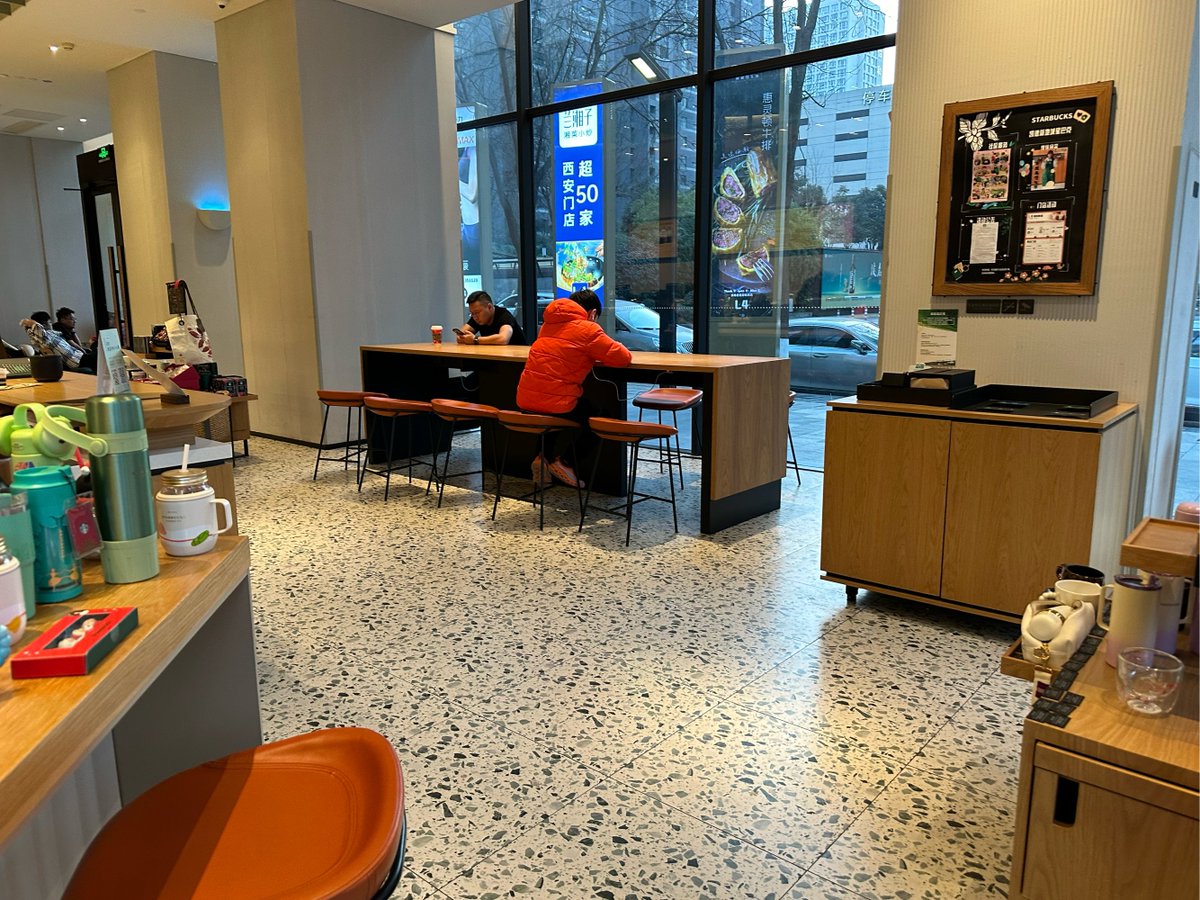 SolidTigergt's tweet photo. Tried the new smart café that customizes drinks to your mood! My iced latte hit different—finally, coffee that gets me. https://t.co/W7ahXEDU01