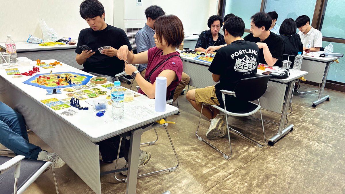 CatanKnights's tweet photo. 本日第37回騎士カタン会です🍉
本日3卓立卓の大盛況！いつもありがとうございます😭
 #騎士カタンクラブ
 #騎士カタン会 https://t.co/Zz7Ajjz2D3