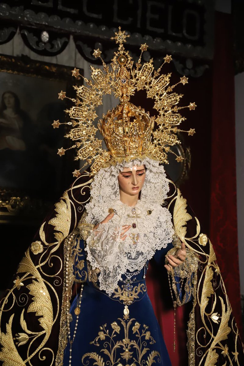 vicmarcab87's tweet photo. Días de trabajo en torno a la festividad de la Asunción. La Virgen del Buen Fin de @LanzadaSevilla vestida para su besamanos.
📸@rafape_fotos https://t.co/egCRdTxJGJ