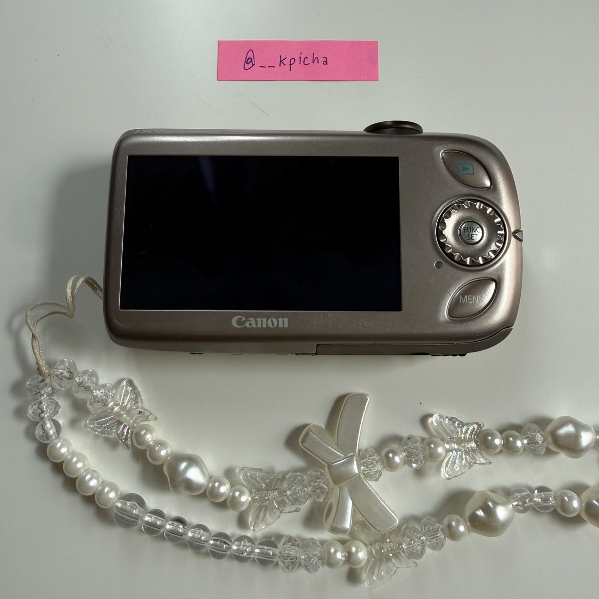 __kpicha's tweet photo. ส่งต่อ Canon ixy 510is 
ใช้งานได้เต็มระบบ รุ่นคุณพั้นช์รักแมว 🐱

🎀 7,590.- รวมส่ง

ตำหนิ : จุกยาง 1 จุด มีรอยใช้งานตามปกติ แต่ฝั่งบอดี้สวยกริบมากๆ

🌟 อุปกรณ์ แบต ที่ชาร์จ เมม สายคล้อง (แถมแบตเพิ่มอีก 1 ก้อน กับเคสใส่กล้อง)

#กล้องดิจิตอล #กล้องดิจิตอลมือสอง #ส่งต่อกล้องดิจิตอล https://t.co/k2MI0KvPtj