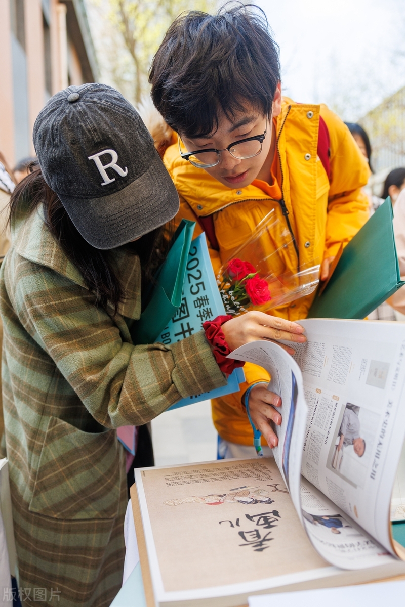 romainkoala's tweet photo. Join our weekend community book swap this Sat 10am at Central Square! Bring your pre-loved books, take new reads, and make friends. Free u0026 open to all—see you there! https://t.co/6s3QFqdlDk
