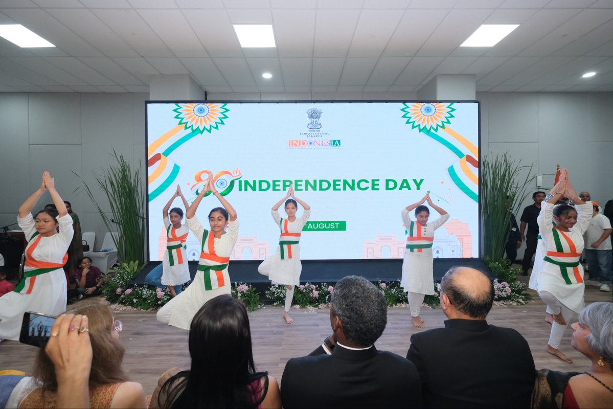 IndianEmbJkt's tweet photo. On the occasion of the 80th Independence Day of India, the Embassy of India in Jakarta organized flag hoisting ceremony at the new Chancery-cum-Residential premises. 

Over 700 Indian diaspora community members and friends of India gathered for the flag hoisting ceremony. 

The flag hosting and singing of the national anthem was followed by cultural performances. Participants enjoyed the mesmerising performances and rendition of patriotic songs. 🇮🇳 

#IndependenceDay2026
#VandeMataram
#HarGharTiranga 

@PMOIndia
@MEAIndia
@IndianDiplomacy
@PIB_India
@mygovindia
@sandiplomat
@indiatoasean 
@indiainmedan
@cgibali