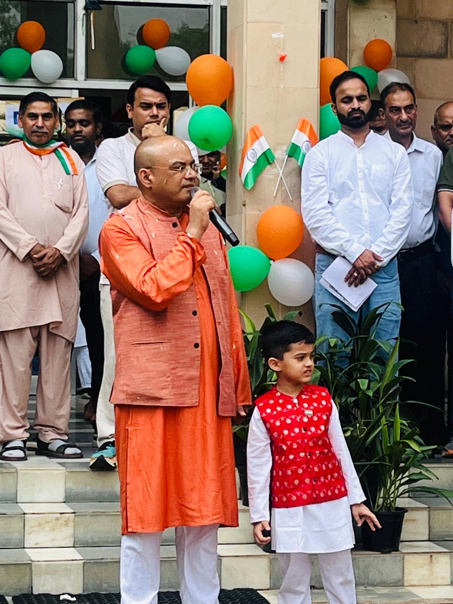 icssr's tweet photo. 🇮🇳 A Proud Celebration of India’s 80th Independence Day at ICSSR 🇮🇳

With hearts filled with pride and patriotism, the ICSSR family came together to celebrate the 80th Independence Day of our beloved nation.

The celebration featured soulful rendition of “Vande Mataram”, unfurling of the National Flag by Prof. Dhananjay Singh, Member Secretary, ICSSR, and the singing of the National Anthem by all officers and staff members.

As the Tricolour soared high, we remembered with gratitude the countless sacrifices of our freedom fighters and reaffirmed our commitment to the ideals of unity, democracy and progress that define our great nation.

May the spirit of freedom, unity and राष्ट्रभक्ति continue to inspire us to build a stronger, more prosperous and आत्मनिर्भर India. 🇮🇳

Jai Hind! 🇮🇳 Vande Mataram!

#IndependenceDay #IndiaAt80 #ICSSR #JaiHind #VandeMataram #ProudIndian #HarGharTiranga
