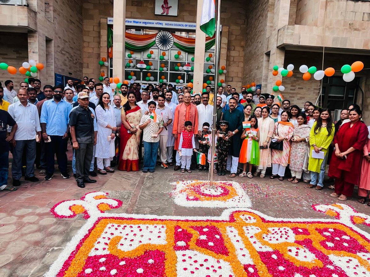 icssr's tweet photo. 🇮🇳 A Proud Celebration of India’s 80th Independence Day at ICSSR 🇮🇳

With hearts filled with pride and patriotism, the ICSSR family came together to celebrate the 80th Independence Day of our beloved nation.

The celebration featured soulful rendition of “Vande Mataram”, unfurling of the National Flag by Prof. Dhananjay Singh, Member Secretary, ICSSR, and the singing of the National Anthem by all officers and staff members.

As the Tricolour soared high, we remembered with gratitude the countless sacrifices of our freedom fighters and reaffirmed our commitment to the ideals of unity, democracy and progress that define our great nation.

May the spirit of freedom, unity and राष्ट्रभक्ति continue to inspire us to build a stronger, more prosperous and आत्मनिर्भर India. 🇮🇳

Jai Hind! 🇮🇳 Vande Mataram!

#IndependenceDay #IndiaAt80 #ICSSR #JaiHind #VandeMataram #ProudIndian #HarGharTiranga