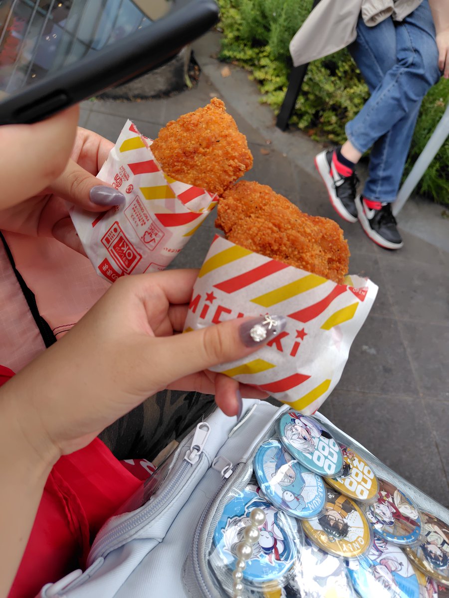 oshi_Love52299's tweet photo. 初ファミチキ✨ https://t.co/wFtJMCsiWK