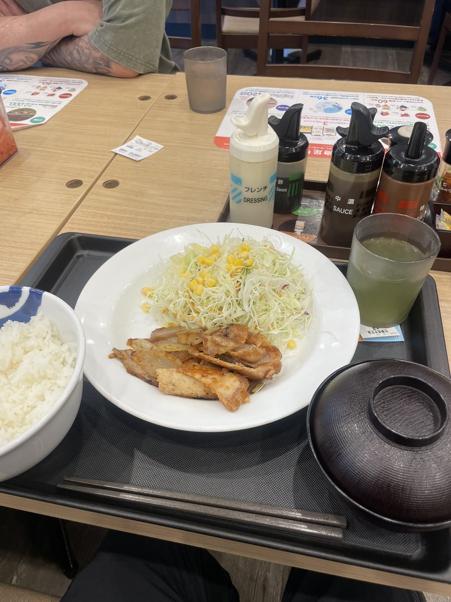 _gvpdjw's tweet photo. 2年ぶりの松屋意外と美味しい https://t.co/u9XXgazNrm