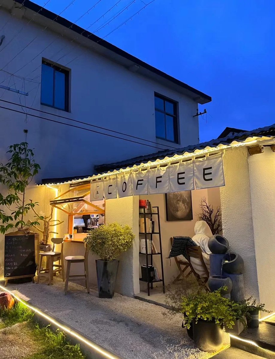 LargeOryxx1us's tweet photo. Just wrapped a quick day trip to the lakeside town, fresh air and cozy coffee shop stops made for the perfect escape https://t.co/fgik8gwzac