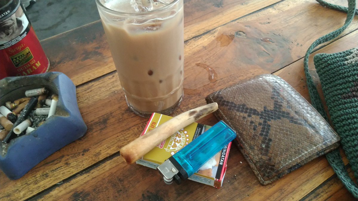 RGhatulas's tweet photo. Nyari tempat yang dingin dmna ya https://t.co/rjy6FpYZmx