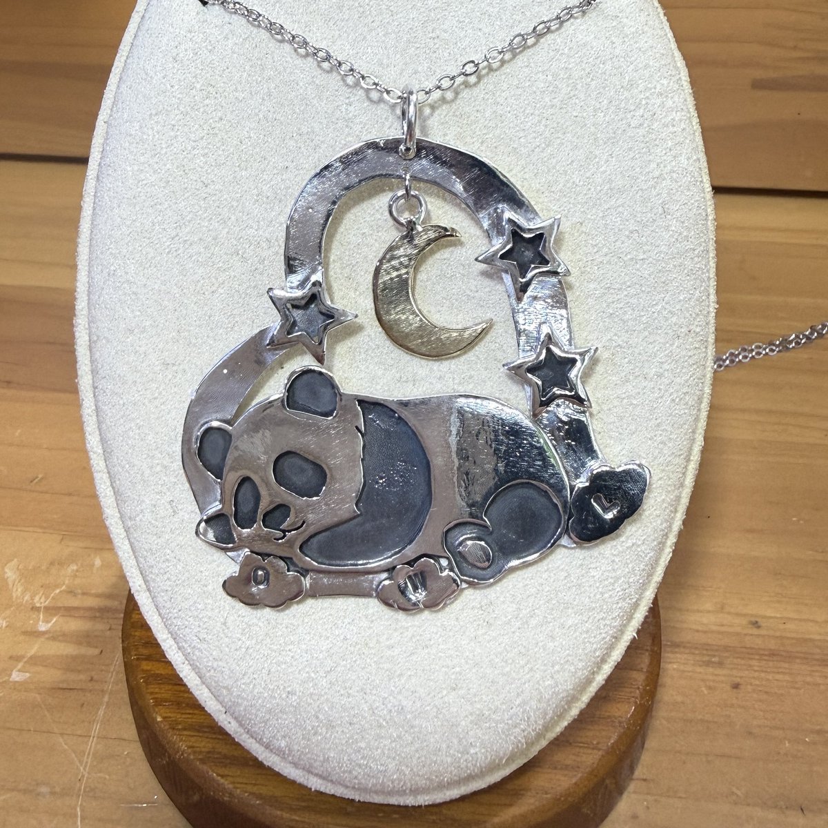 owl_hm_2020's tweet photo. ねむりパンダ

これをベースに
軽量化、縮小化、シンプル化して
受け取ってもらいやすい価格へ👍✨✨✨

ただ、存分にやれた分
めっちゃ作ってて楽しかった！

贅沢の極み！ https://t.co/ALD9sW5Kfm