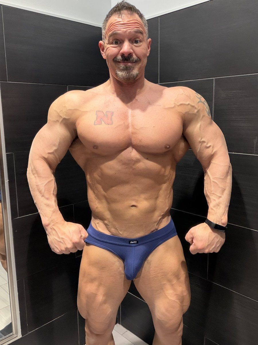 Gymbo2mfk's tweet photo. Actually got somewhat decent pump even though I barely have any food in me to pump up. https://t.co/KKUspW1zjV