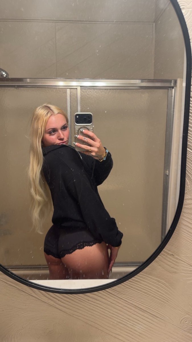 kemm_bree's tweet photo. Who want my snap 

(I’ll send it rn ) https://t.co/dtGbI0y5BZ