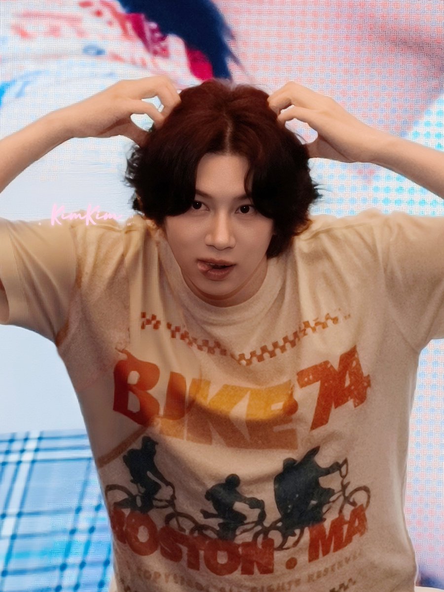 wongchakching01's tweet photo. 就这么萌萌地看着你谁受得了？

#SUPERJUNIOR_83z_1983_BKK #MakestarxSUPERJUNIOR83zFansignevent 
 #Heechul
#SUPERJUNIOR_83z_1983_BKK https://t.co/ig4HJba1Ld