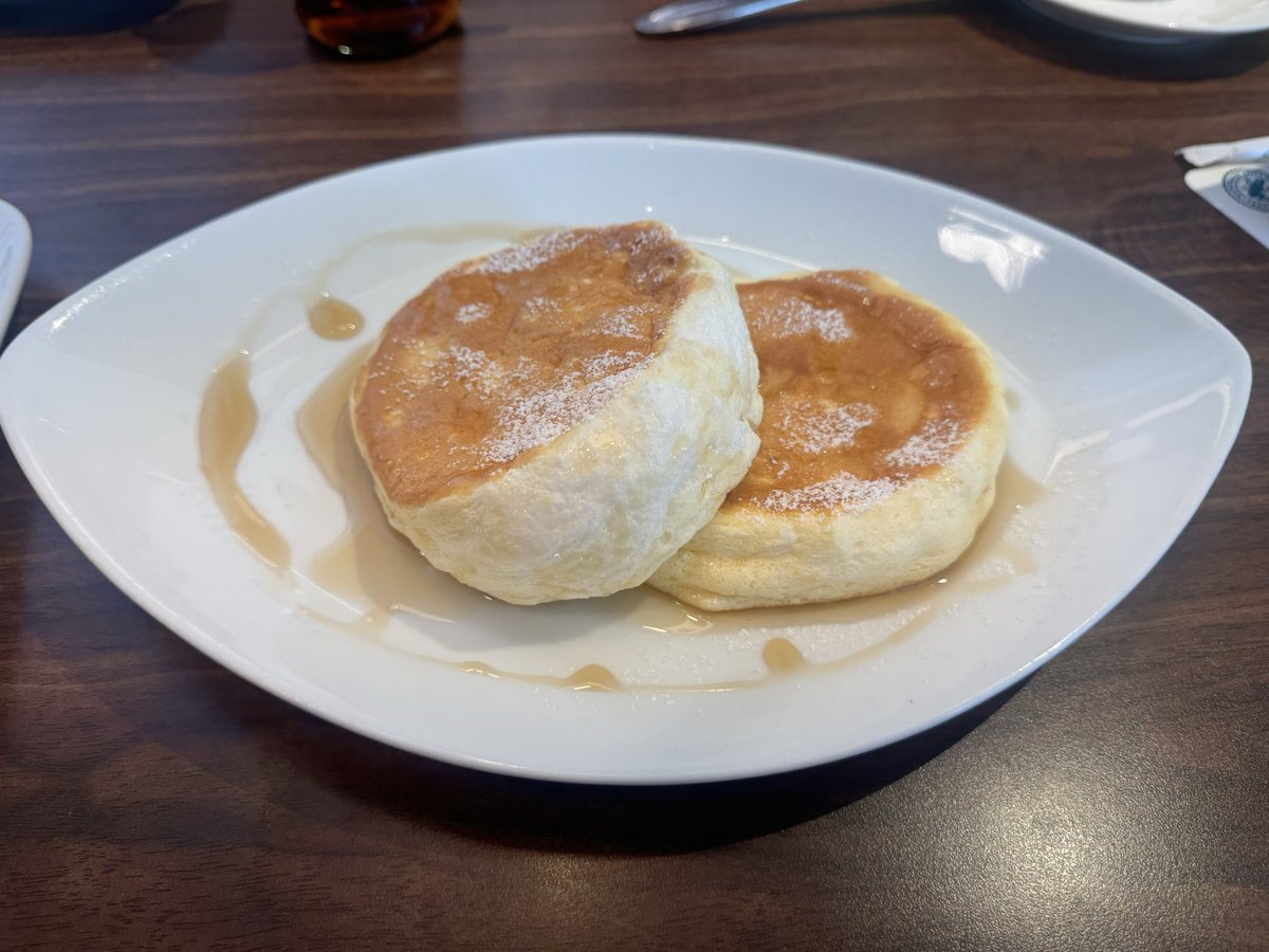 inusakuya4616's tweet photo. コミケ撤収後のパンケーキ https://t.co/PfWmICjZul