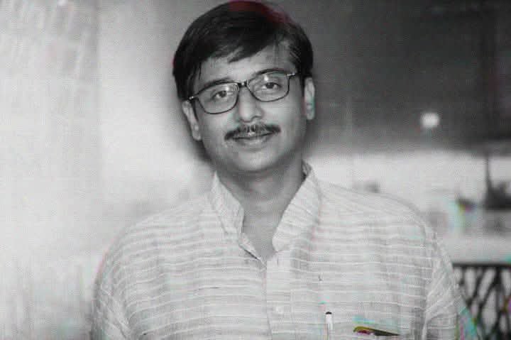 Siddh_vindhya's tweet photo. बड़े भाई स्व. डॉ विवेक तिवारी जी (बबला दादा) को उनकी जयंती पर याद करते हुए नमन करता हूं। आपसे मिला प्यार-दुलार, सीख आज भी मेरी स्मृतियों में स्थाई है। 

आप की कमी हर क्षण महसूस करता हूं।

भावपूर्ण श्रद्धांजलि 🙏💔

#Siddharth_Tiwari_Raj https://t.co/yIgF6oWhzm