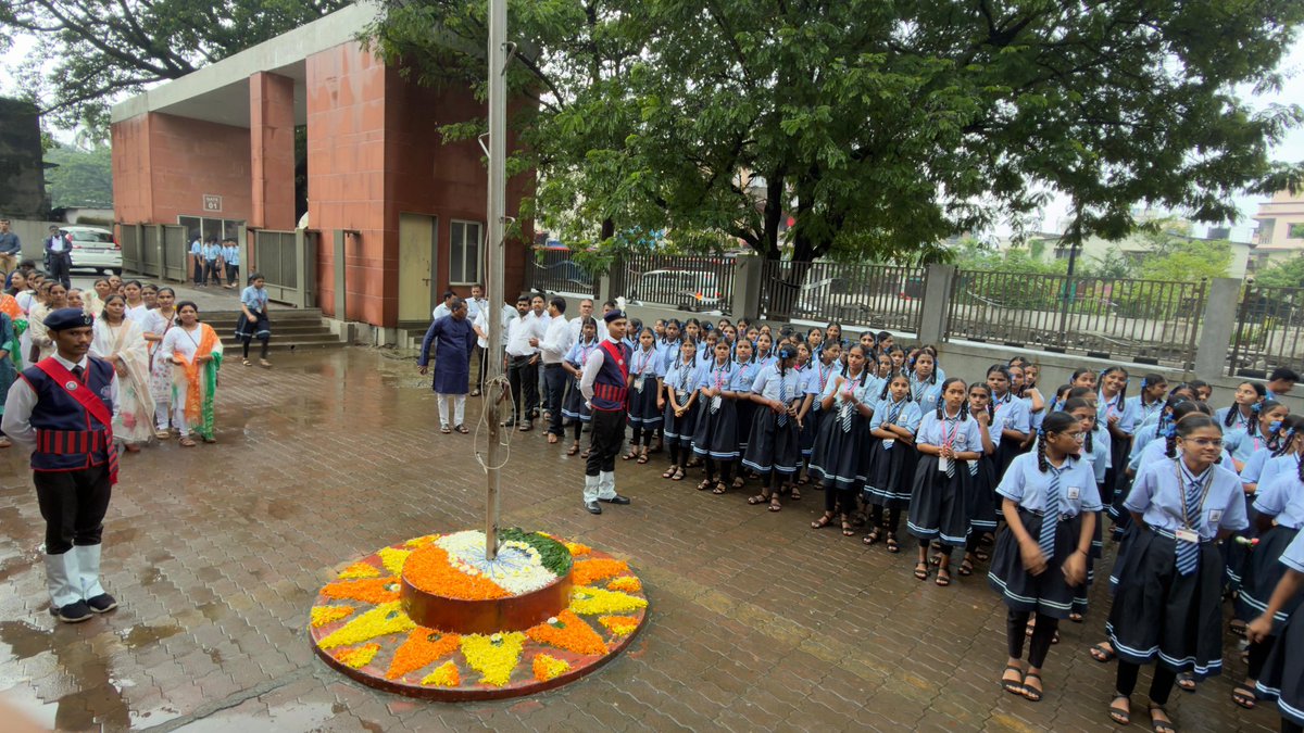 nsspodnh's tweet photo. 80th Independence day celebration at Govt HSS Silvassa Marathi Medium 
#harghartiranga
#nssvolunteers
@_NSSIndia @nssgujarat @nssdnhdd @DamanPublicity 
@DNHDDNEWS https://t.co/1T8o7aodiT