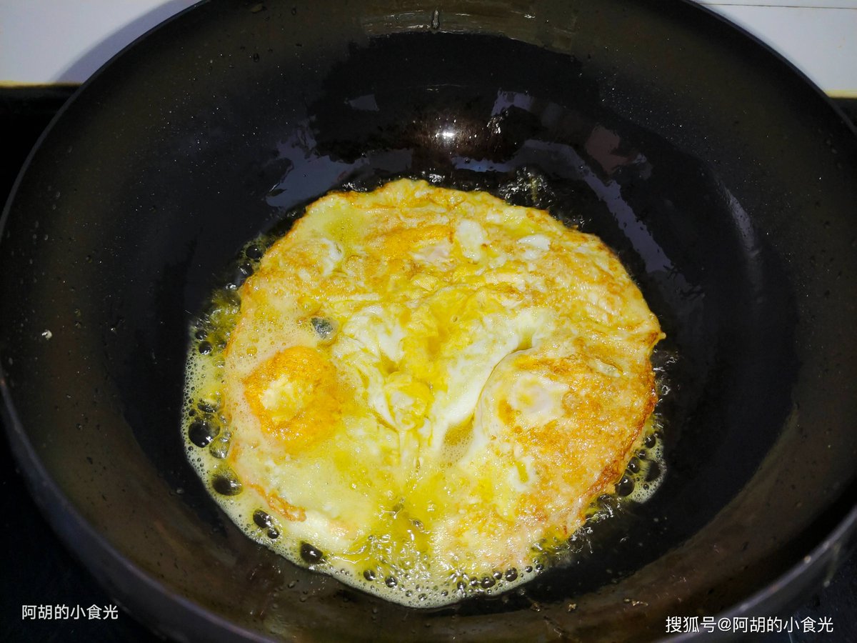 Vinay10099790's tweet photo. Just made instant noodles at midnight and found my partner left half a boiled egg in the fridge—perfect midnight snack bonus https://t.co/rdNs6oMKxi