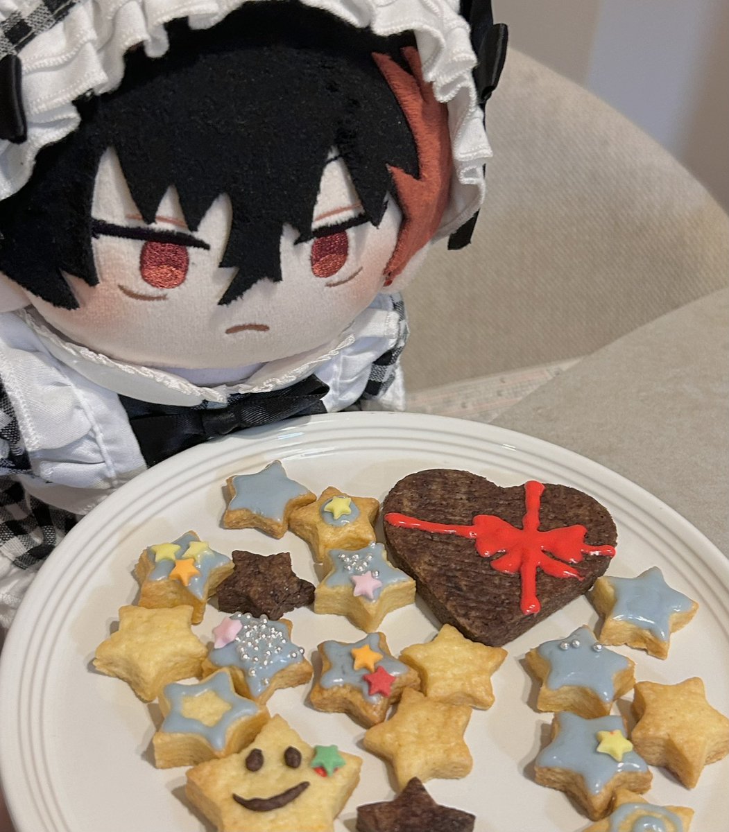 10romanceroll's tweet photo. 肥前くんとクッキーつくった🎶 https://t.co/47vcZgMuGs