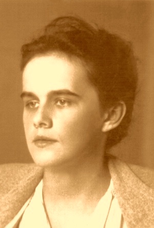 paroles_la's tweet photo. 15 août 1944. 20 ans. Elle part pour Ravensbrück. "Je n’ai qu’un amour,griffonne-t-elle à ses parents,l’amour de ma France et de ceux qui ont fait de moi une bonne Française[...] je serai bientôt avec vous,faites-moi confiance et croyez en moi." Elle reviendra bien. Marie Cordier https://t.co/CWlMRrsCwG