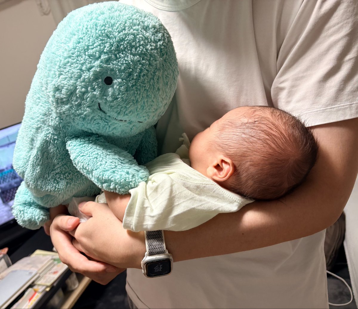 chauk26's tweet photo. 赤ぬん、毎日元気だぬな！

主(ママ)はだんぬぁ(旦那)さんの育休が半分過ぎたことで、来月からのワンオペに恐怖して今から震えているだぬよ…
どうやってメンタル保つだぬ？？！ https://t.co/BZo28lCGJb
