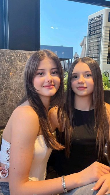 carmenn2l's tweet photo. Tenemos 18 años [💖] ¿Es un problema nuestra edad? no creo 📷📷 https://t.co/aQrFZNS3il