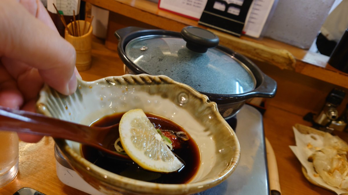 Hase_Moro's tweet photo. カウンター水炊き。コレで1,050円とかカオス(笑) https://t.co/wmJdnDeRWB