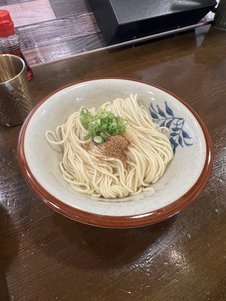 Forever_everman's tweet photo. 店名→ラーメンは好きですか 🍜 
一関市まで ドライブ🚗³

煮干しの虜🍜
＋味玉
＋和え玉

外観も店内もオサレ✨
入口にぶら下がっている食べたいラーメン札を取って渡すスタイル

セメント系煮干し
雑味エグ味苦味もなく
サラリとしていて上品な味わい
和え玉の注文も欠かせないですね

美味し1杯😆 https://t.co/LK1IugiQ0s