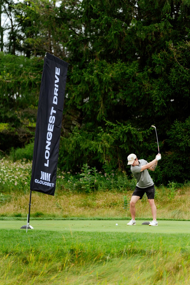 Cloudbet's tweet photo. We took over TPC Toronto Osprey for the first-ever Cloudbet VIP Golf Invitational, bringing together existing VIPs, friends, and new faces for a full day of world-class experiences. 🇨🇦

We had:
• Trick shots from PGA pro @toddkgolf 🪄
• Monster drives from World Long Drive Champ Kelly Rudney (406 yards! 💣)
• Hangouts with Toronto Blue Jays legend @KPILLAR4  ⚾️

Nothing beats connecting with our community off the screen and in real life.

Where to next? Drop your city recommendations below! 👇