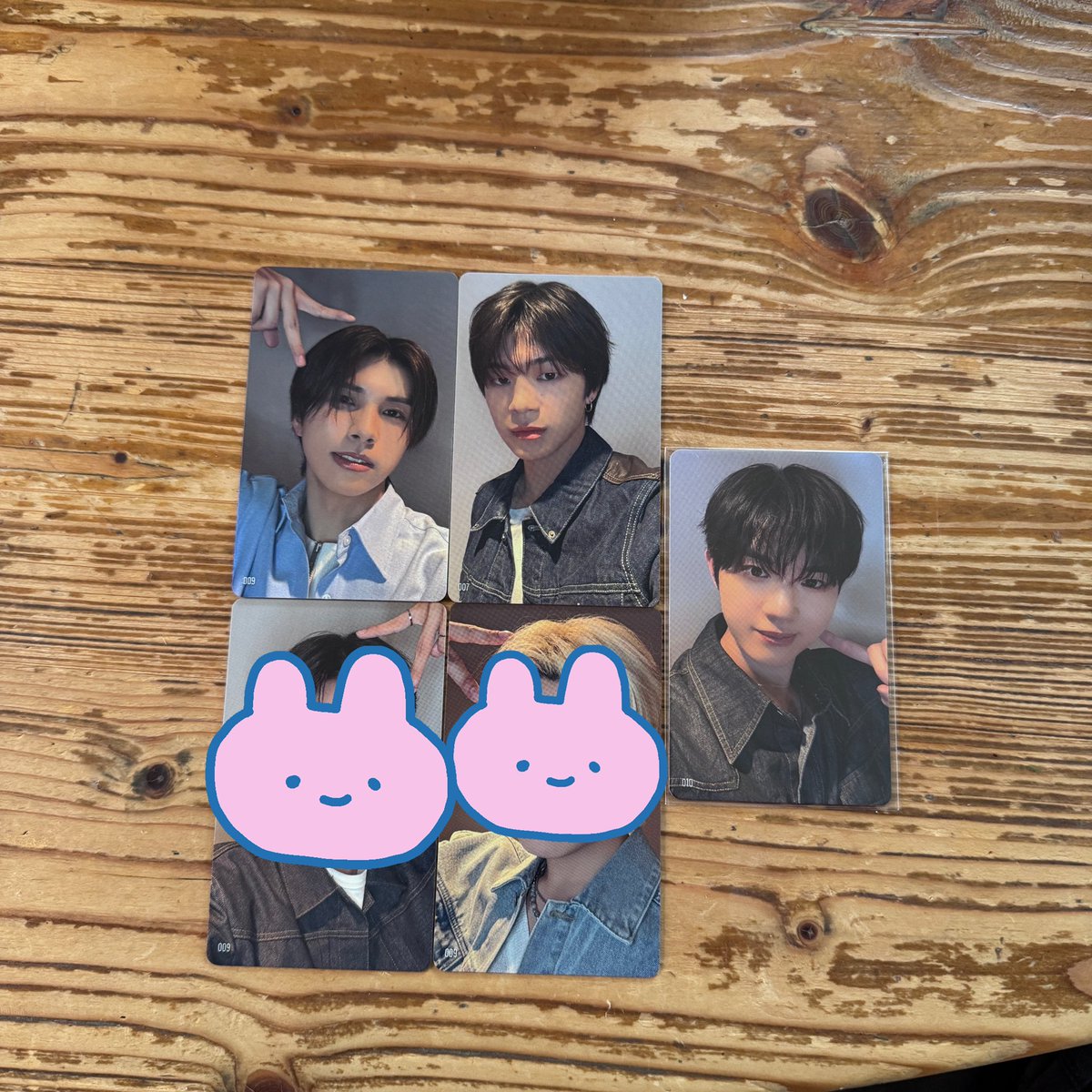 stm_swtr's tweet photo. 【交換】KO1KEYZ コイキーズ 1ST FAN MEETING ファンミ

【譲】佳暉 シヨン シンヘン 伊冴 康祐 結
【求】
永遠(画像3枚目求めのもの) 008を優先で探しています。
または慶人照井 008.009

7000円は011＞010での交換希望

21日手渡し 郵送 別日都内手渡し
検索からでもよろしくお願いします。 https://t.co/9GIZUoauuP