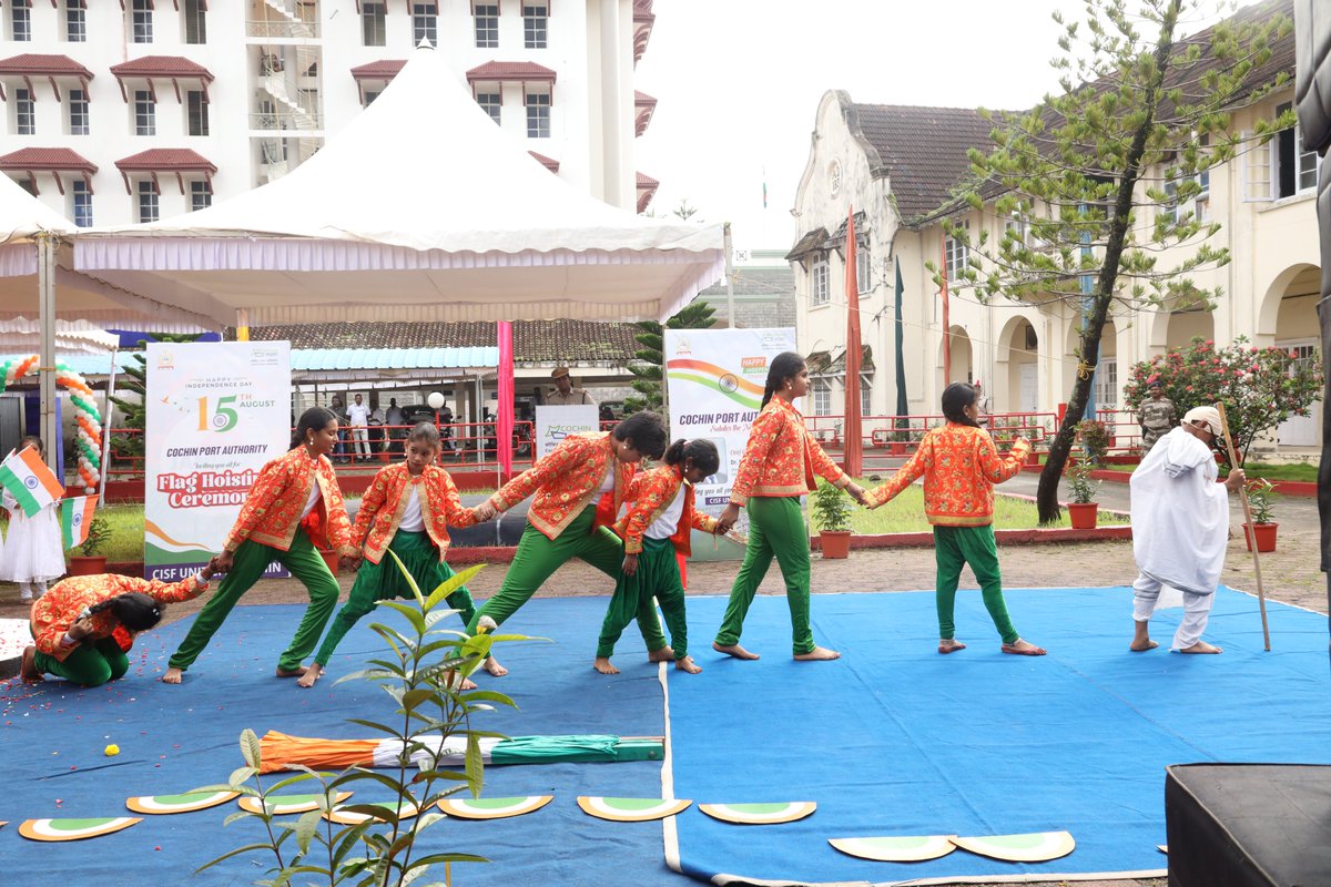 cochin_port's tweet photo. The programme also featured vibrant cultural performances by the family members of Cochin Port Authority employees and CISF personnel adding to the spirit of the Independence Day celebrations. The Chairperson and other dignitaries distributed prizes to the children who participated in the cultural programmes.
