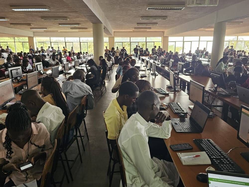 CgcMakCoCIS's tweet photo. The #CocisCGC hosted a hands-on training session for Year One students on navigating MUELE (Makerere University E-Learning Environment), from accessing course material to submitting assignments.
A big thanks to the moderators and students
#CoCIS #MUELE #StudentSupport #Freshers https://t.co/M8WtH2tekI