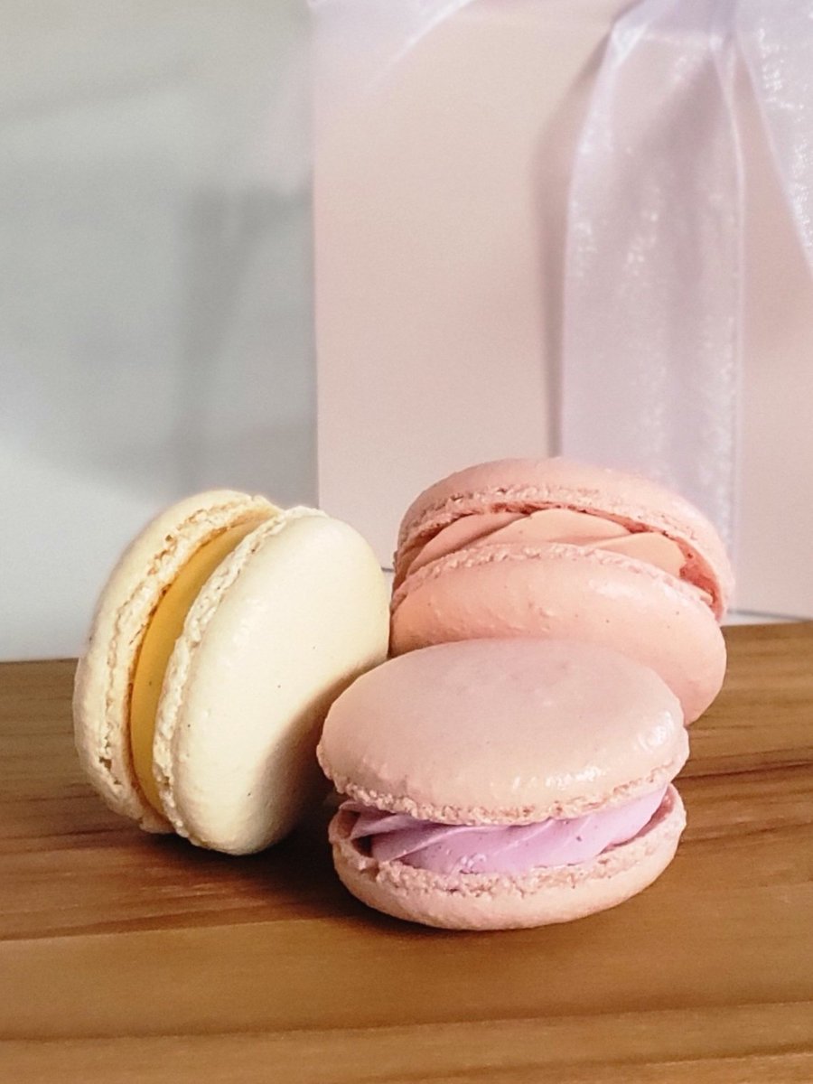 poupee_macaron's tweet photo. 次回のマカロンの通販は8/20（木）予定です！

𓏸ラズベリー
𓏸カシス
𓏸塩キャラメル
の3種類を販売します☺️

時間に余裕があればもう1種類追加します🙋
#マカロン https://t.co/8dY3hbSuVA