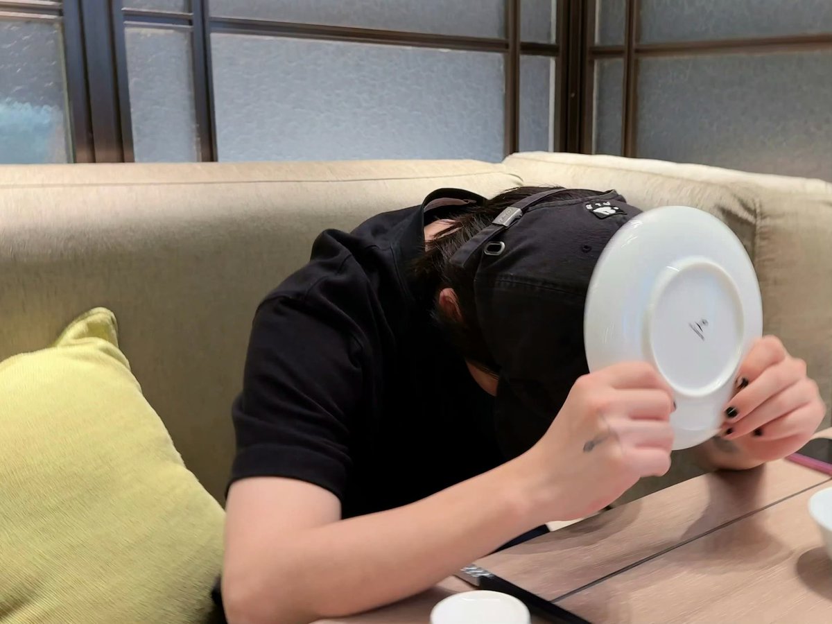 VvvVvVinZhou's tweet photo. รอข้าวคับ🫤
หิวคับ🤤
กินคับ🤗
อิ่มแล้วคับ 🫠 https://t.co/iizyQOCWyt